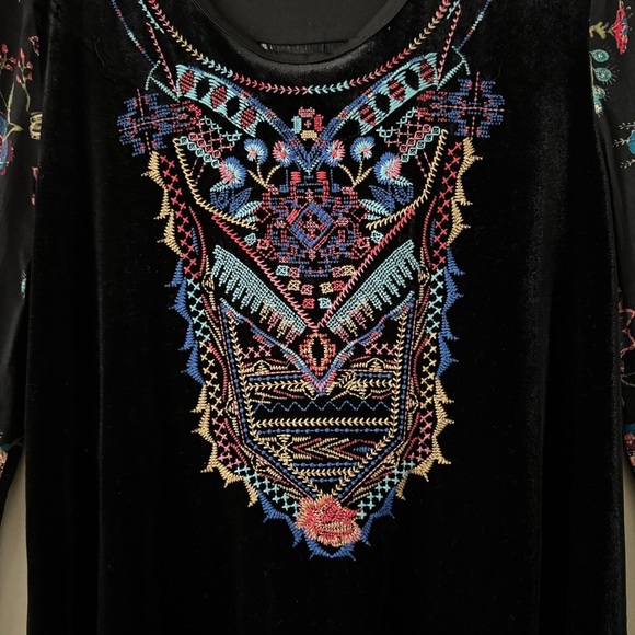 Calessa Boho Velvet Embroidered Floral Top Size M - Picture 3 of 12